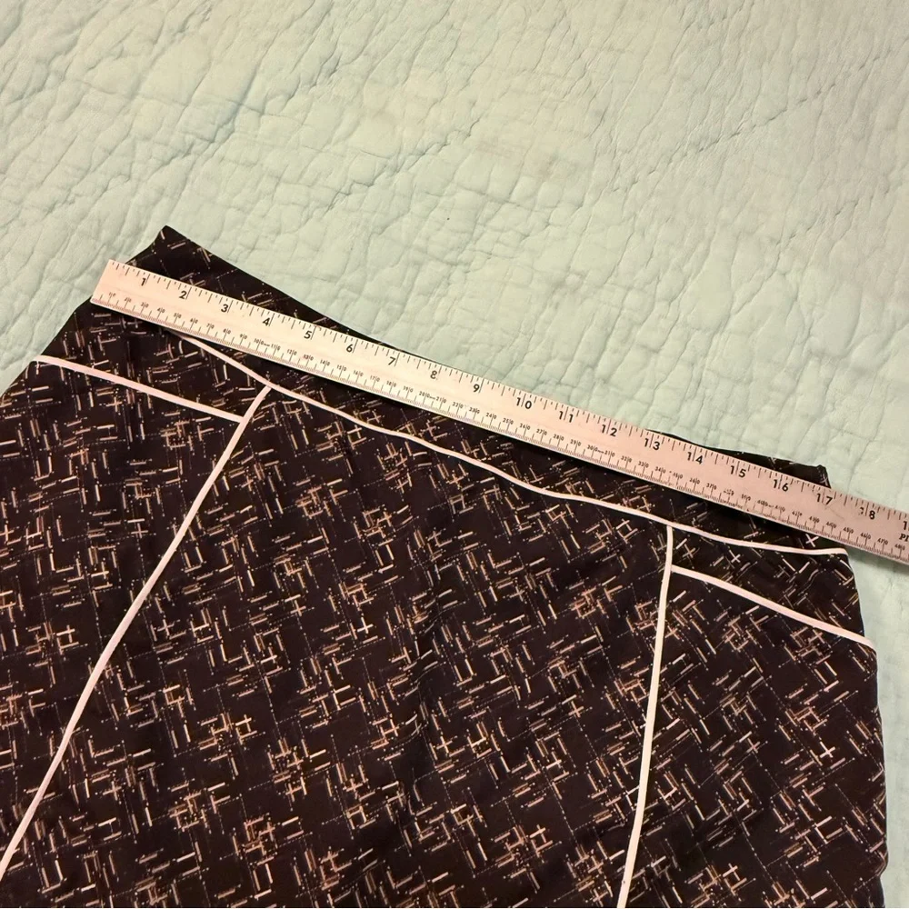 Izod Black and White A-Line Skort - Picture 4 of 13